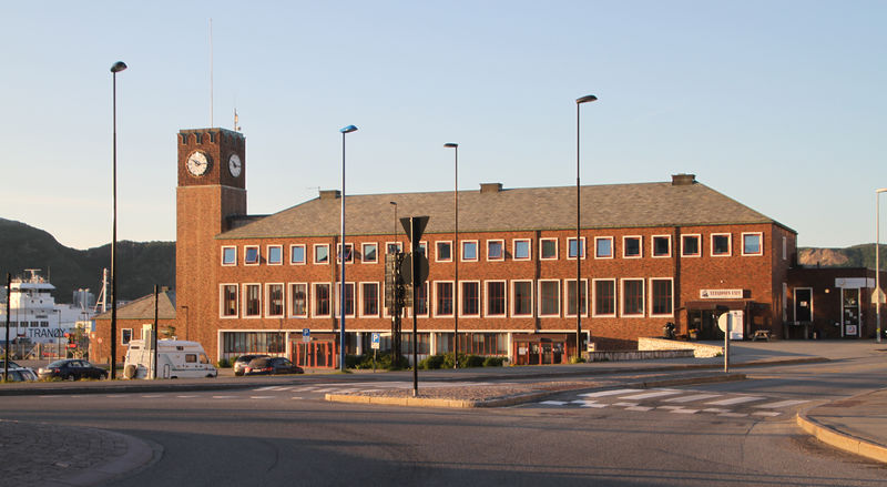 Soubor:Bodø-Bahnhof-02-2019-gje.jpg