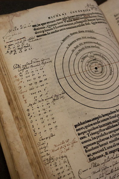 Soubor:Annotated copy of Nicolai Copernici's De revolutionibus orbium coelestrium (1543).jpg