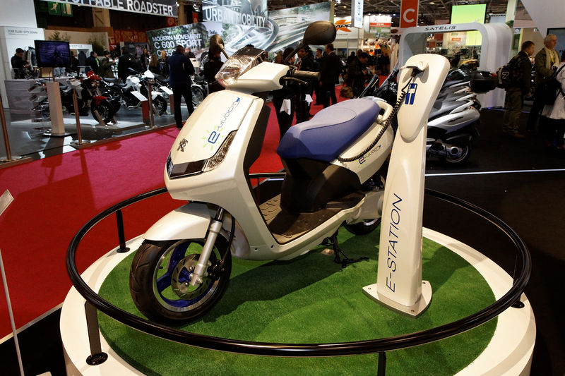 Soubor:Paris - Salon de la moto 2011 - Peugeot - E-vivacity - 001.jpg
