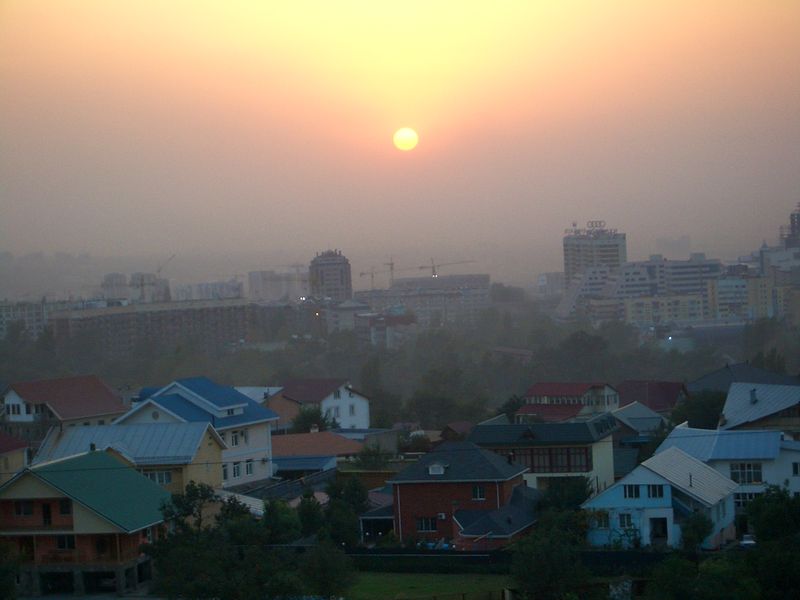 Soubor:Sunset over the Almaty seen from Kok Tobe mountain, pic 2.jpg